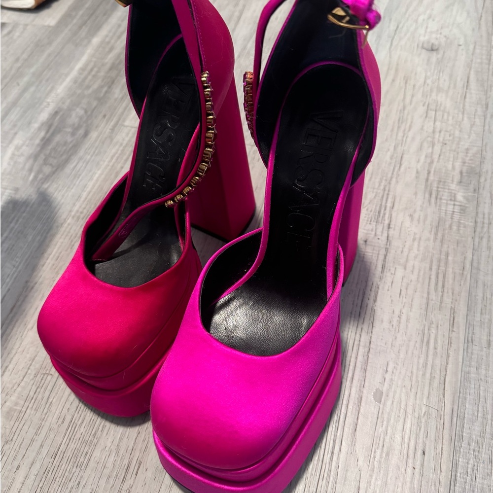 ❌SOLD❌Versace Heels